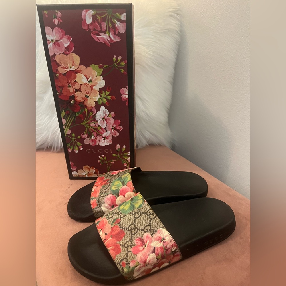 Gucci bloom slides sz 10, Euro 40. With box, dust bags and original tags.